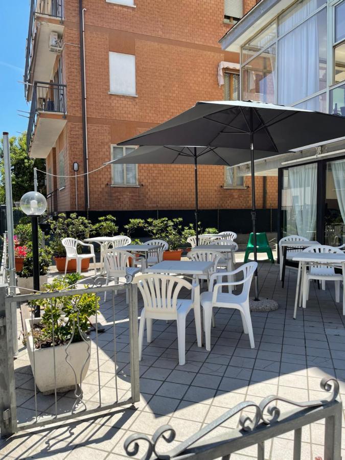 Hotel Orlov ريميني المظهر الخارجي الصورة