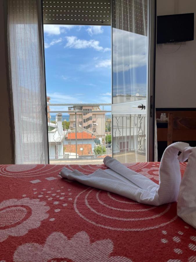 Hotel Orlov ريميني المظهر الخارجي الصورة