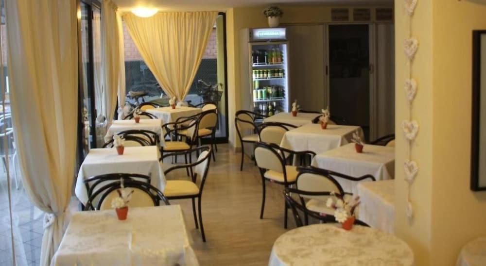 Hotel Orlov ريميني المظهر الخارجي الصورة