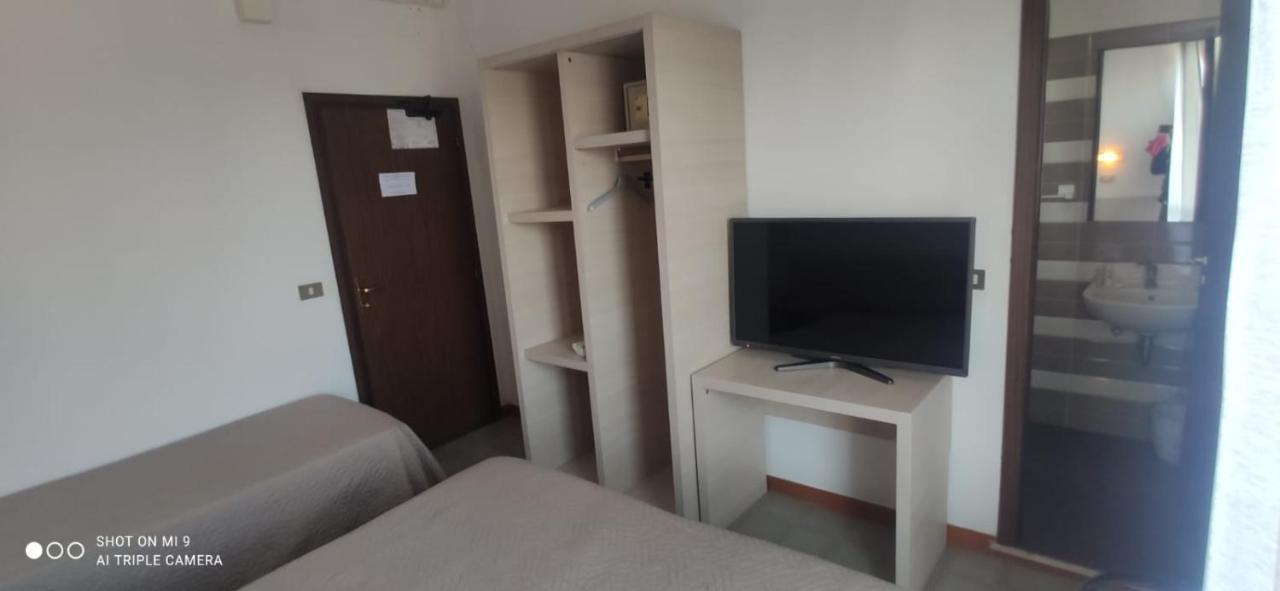 Hotel Orlov ريميني المظهر الخارجي الصورة
